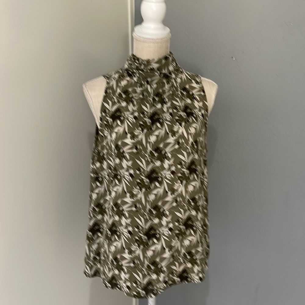 nOir Jewelry Olive Floral Blouse